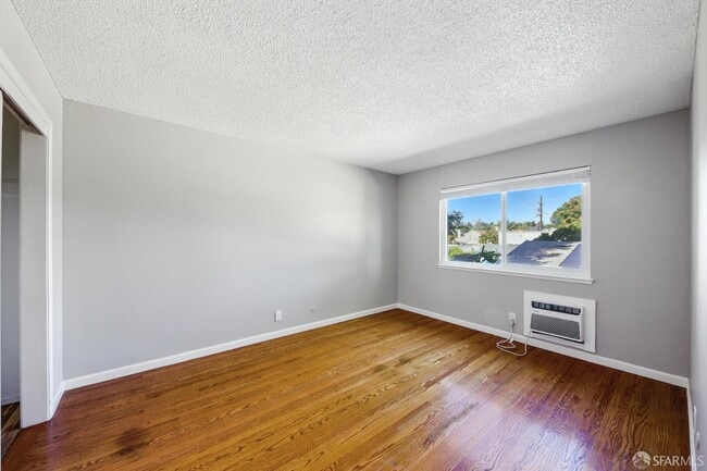 Building Photo - 1543 Berrellesa St