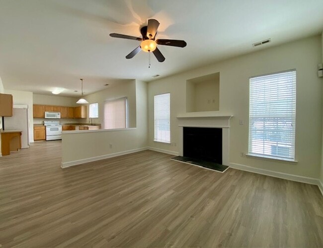 Building Photo - 1/2 MONTH FREE! ?Upgraded 4BR with Brand New Flooring & Private Backyard – Available Feb 15
