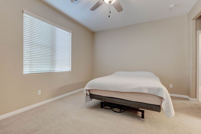 Building Photo - 10931 Sardinia Sands Dr