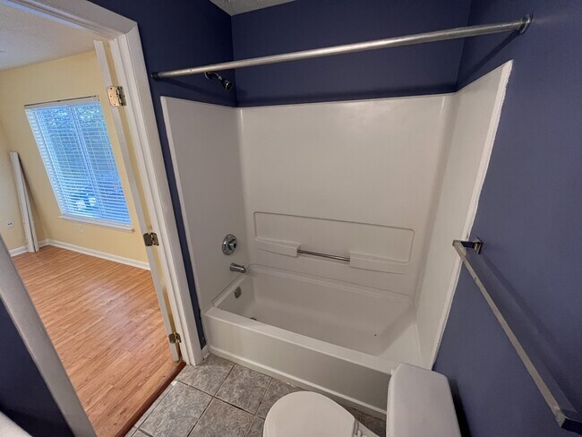 Building Photo - 1410 Collegiate Cir