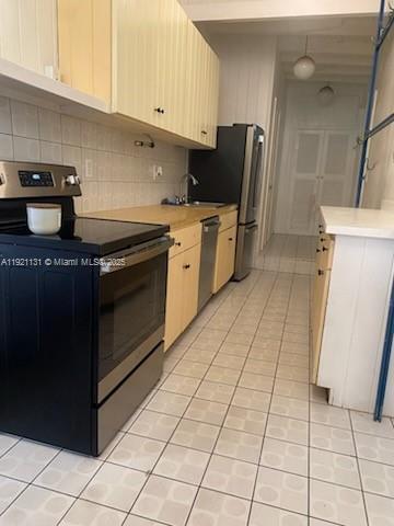 Building Photo - 3656 Avocado Ave