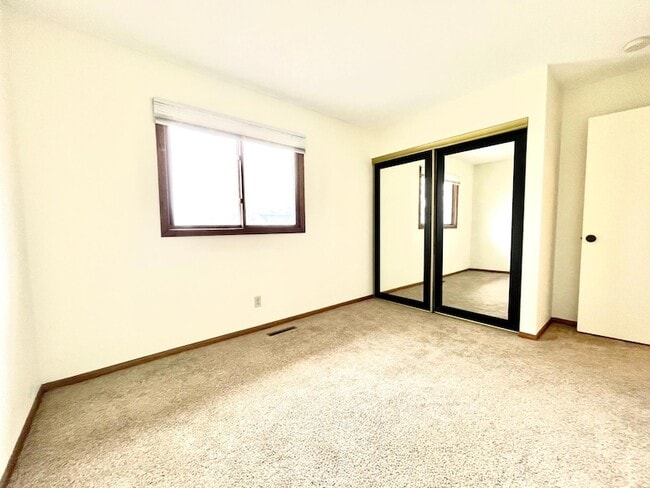 Building Photo - 6166 Upper 51st St N