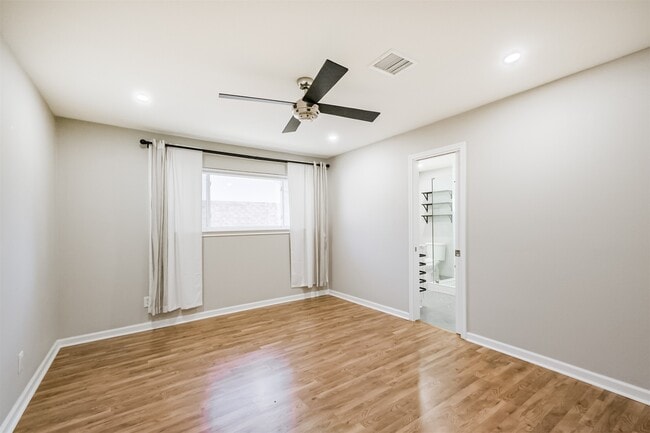 Building Photo - 9714 Railton St