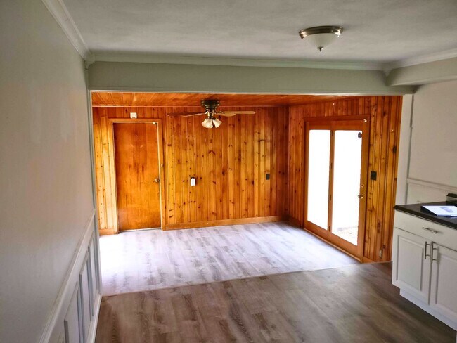 Building Photo - 4-Bedroom Home for Rent Summer 2026