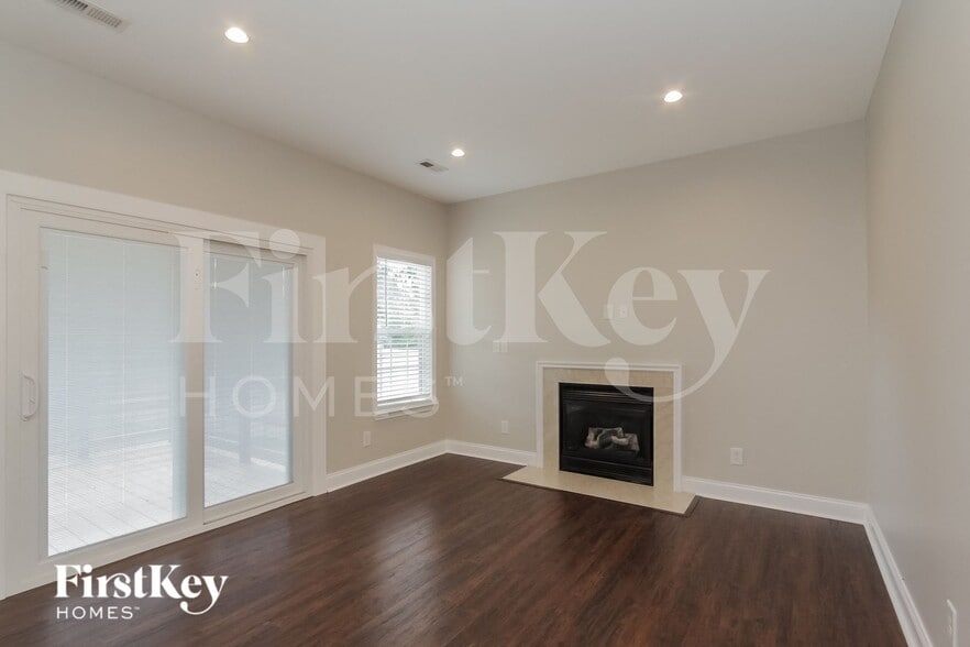 Building Photo - 9220 Ducati Ln