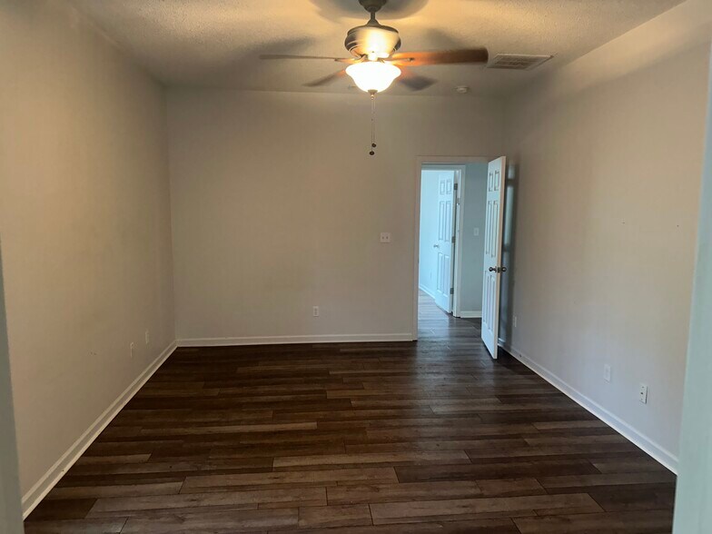 Building Photo - 43 Old Southside Rd