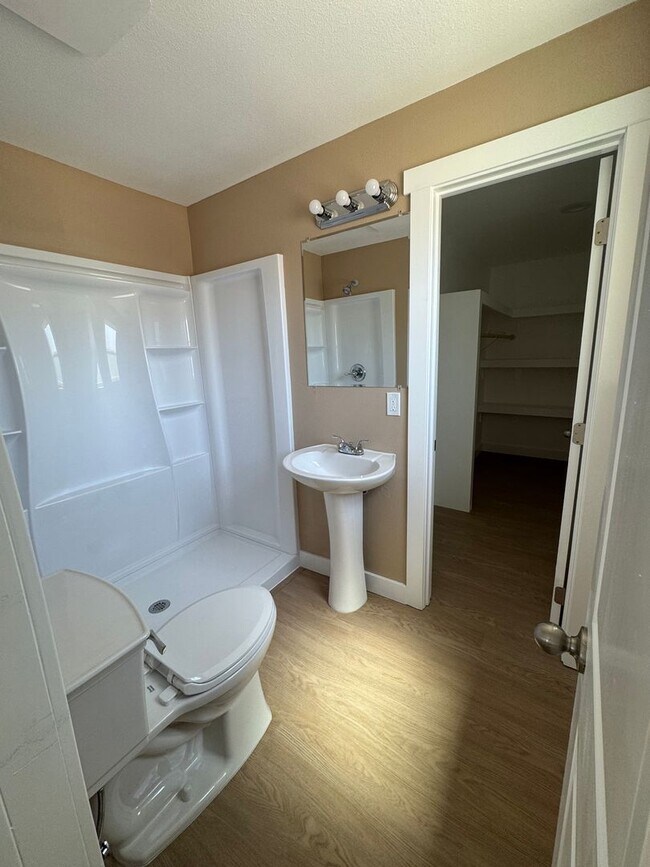 Building Photo - Completely remodeled home!