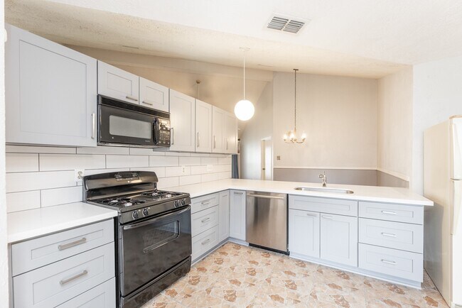 Building Photo - 6818 Brockington Dr