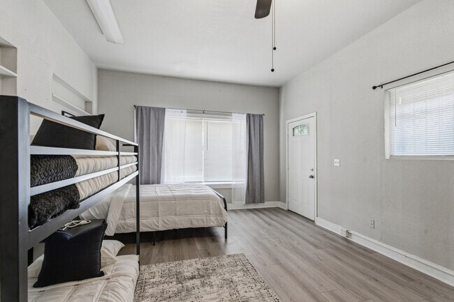 Building Photo - 314 W Cevallos