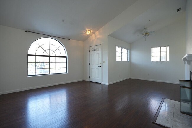 Building Photo - Coming Soon - Charming Two Bedroom Napa Condo