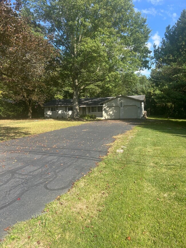 Primary Photo - 16171 W River Rd