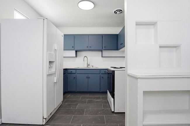 Building Photo - 846 Marilyn St