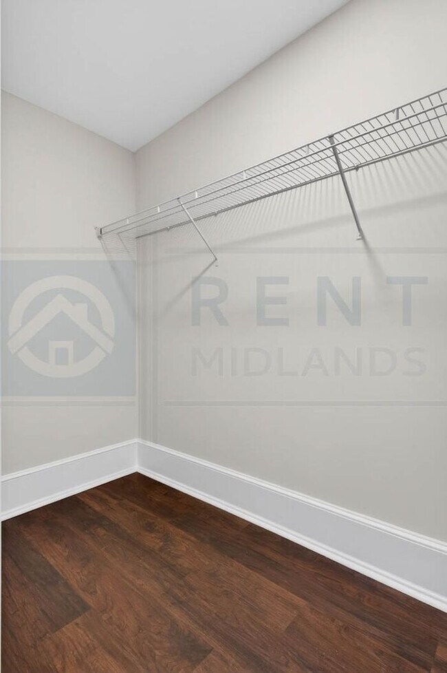 Building Photo - Entire Flat Available in Earlewood