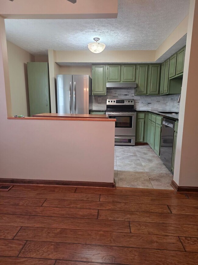 Building Photo - Serene Living in a Quiet Lakeside Community