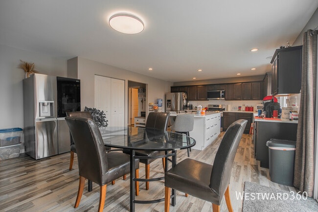 Building Photo - 2971 Ellsworth Dr