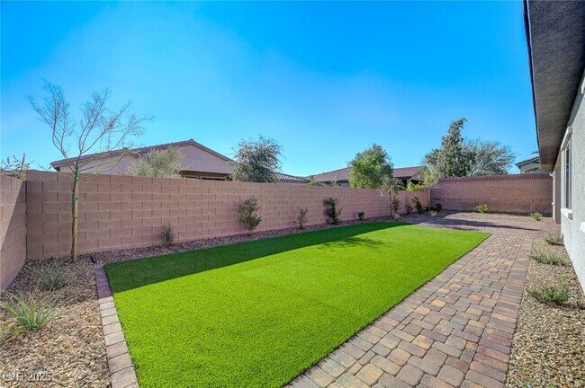 Building Photo - 555 Jerry Bird Ct