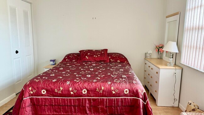 Building Photo - 1551 NW 20th Ave