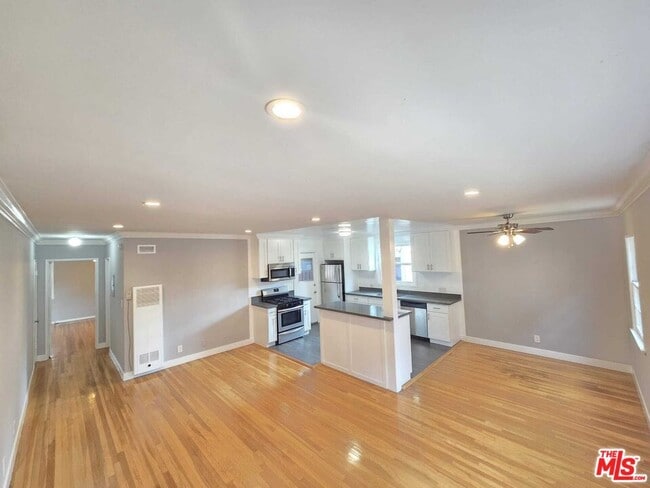 Building Photo - 5329 Vantage Ave