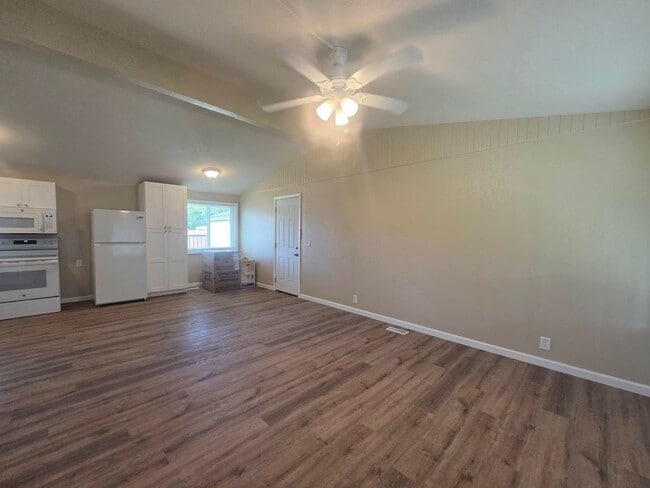 Building Photo - Beautifully Remodeled 3-Bedroom Home in Westwood!