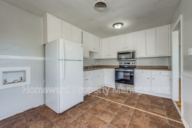 Building Photo - 7 Pershing Dr