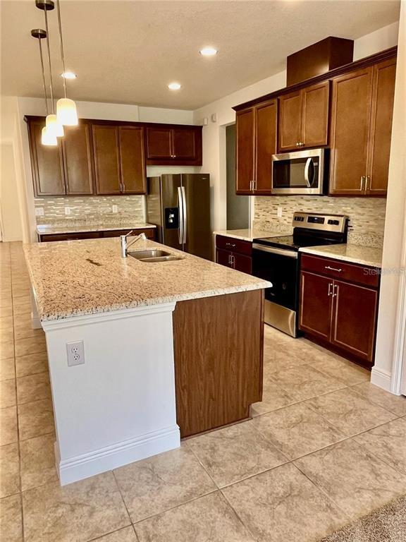 Building Photo - 14815 Milfoil Ave