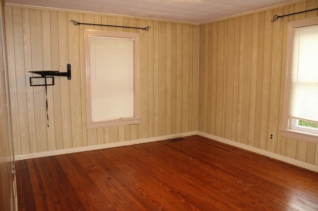 Building Photo - Charming Single Family Home