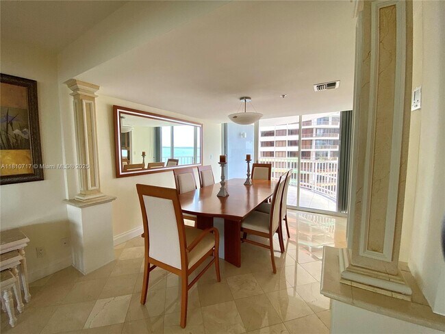 Building Photo - 1627 Brickell Ave