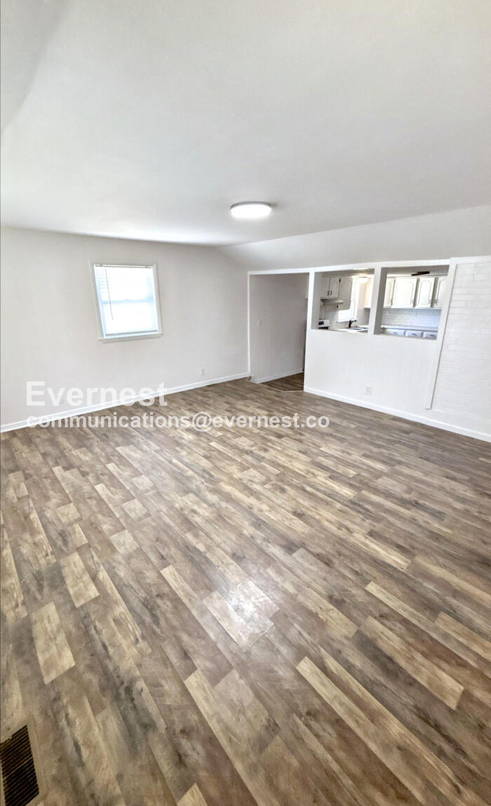 Building Photo - 260 Sadonia Ave