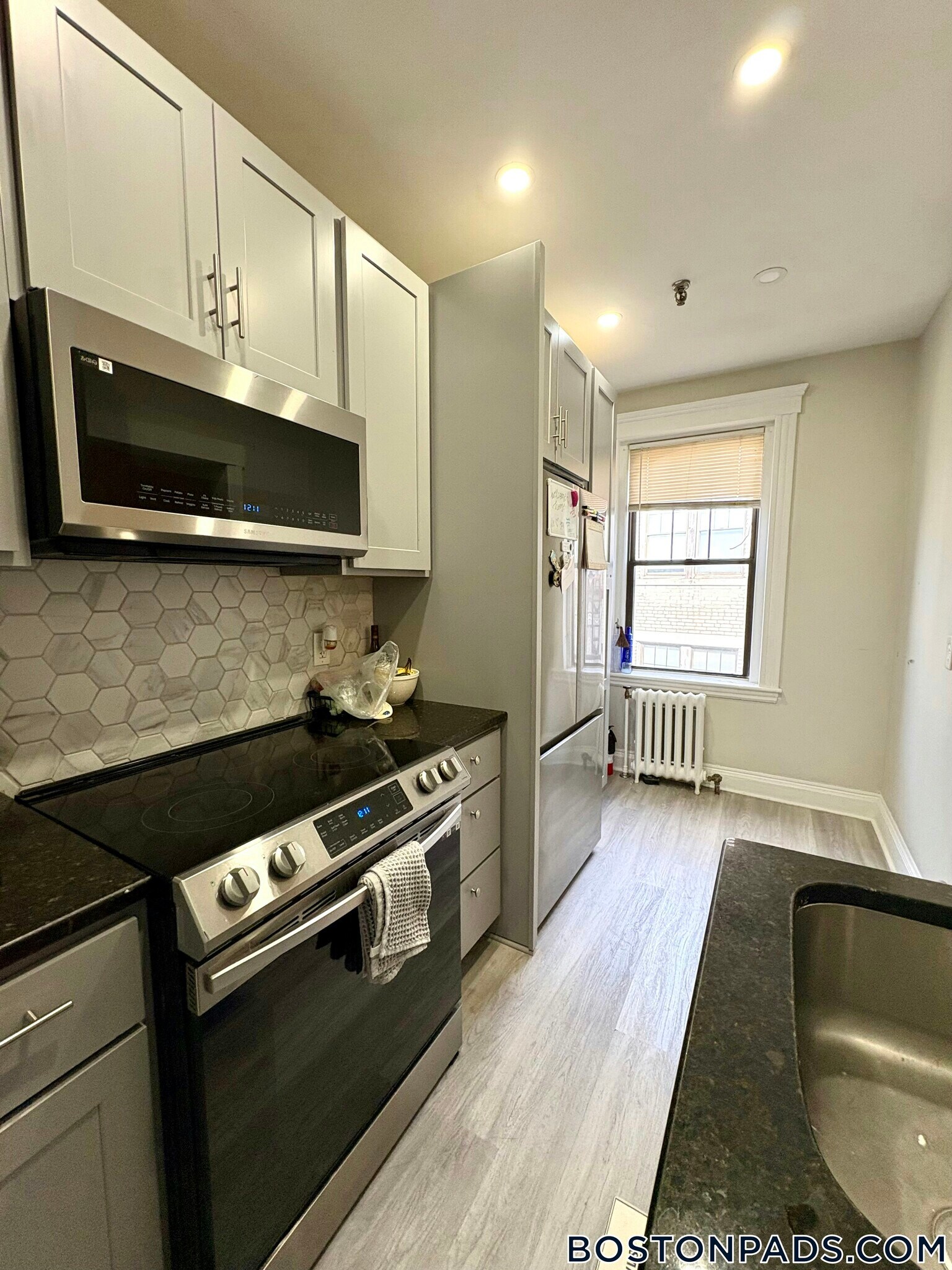 Building Photo - 2 Sutherland Rd