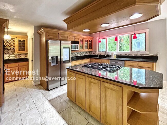 Building Photo - 3059 Southampton Dr