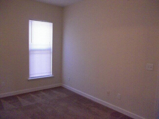 Building Photo - Located in the Heart of Richmond Hill