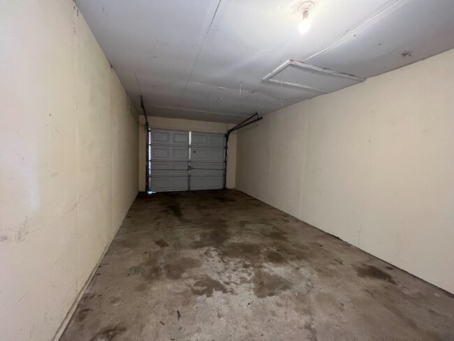 Building Photo - 2018 Rosewood Ct