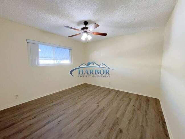 Building Photo - 772 W 10th St