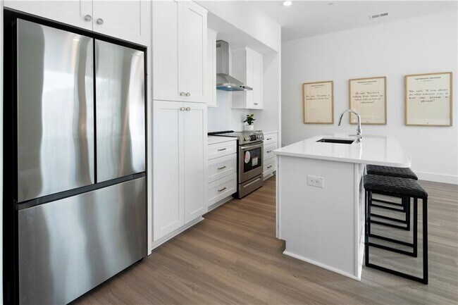 Building Photo - 9040 Main St