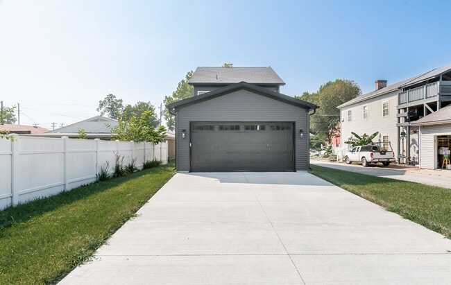 Building Photo - Do Not Miss this Beautiful piece of property.