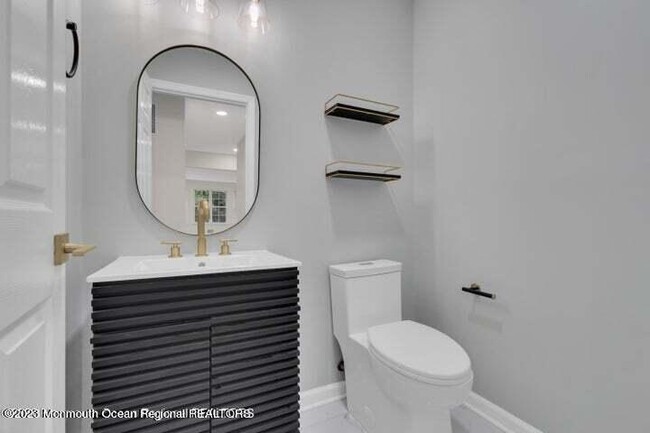 Building Photo - 380 Sapphire Dr