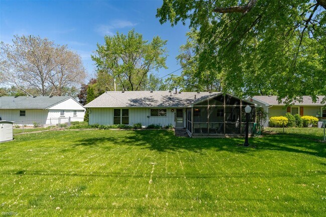 Building Photo - 3 br, 1.5 bath House - 321 Rowe Drive