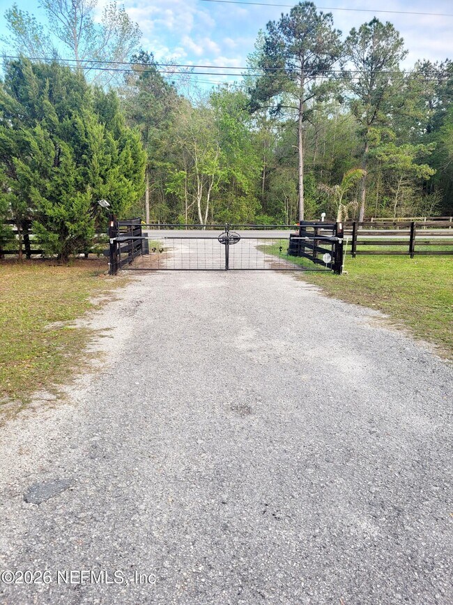 Building Photo - 906 County Rd 217