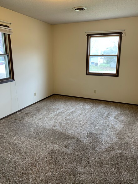 Building Photo - 1235 Thiher Dr