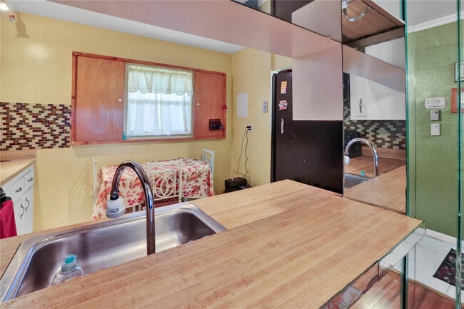 Building Photo - 2800 Somerset Dr