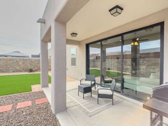 Building Photo - Beautiful East side House 3 Bed
