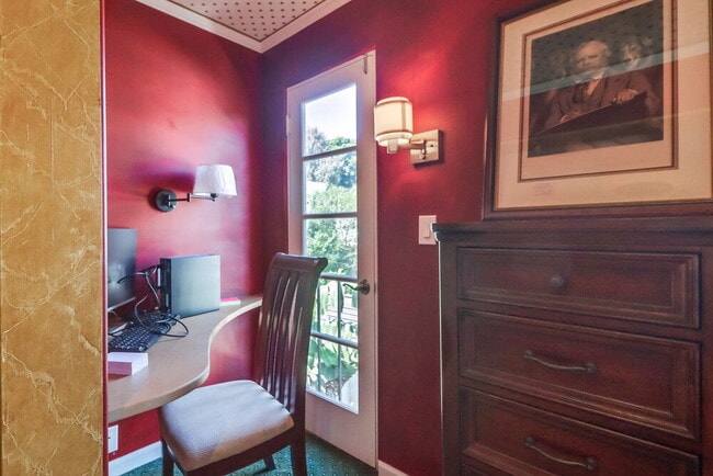 Building Photo - ROOM FOR RENT in beautiful Point Loma cust...