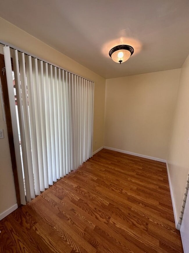 Building Photo - 2 Bedroom House on West End with Oversized Single Car Garage and Covered Back Patio