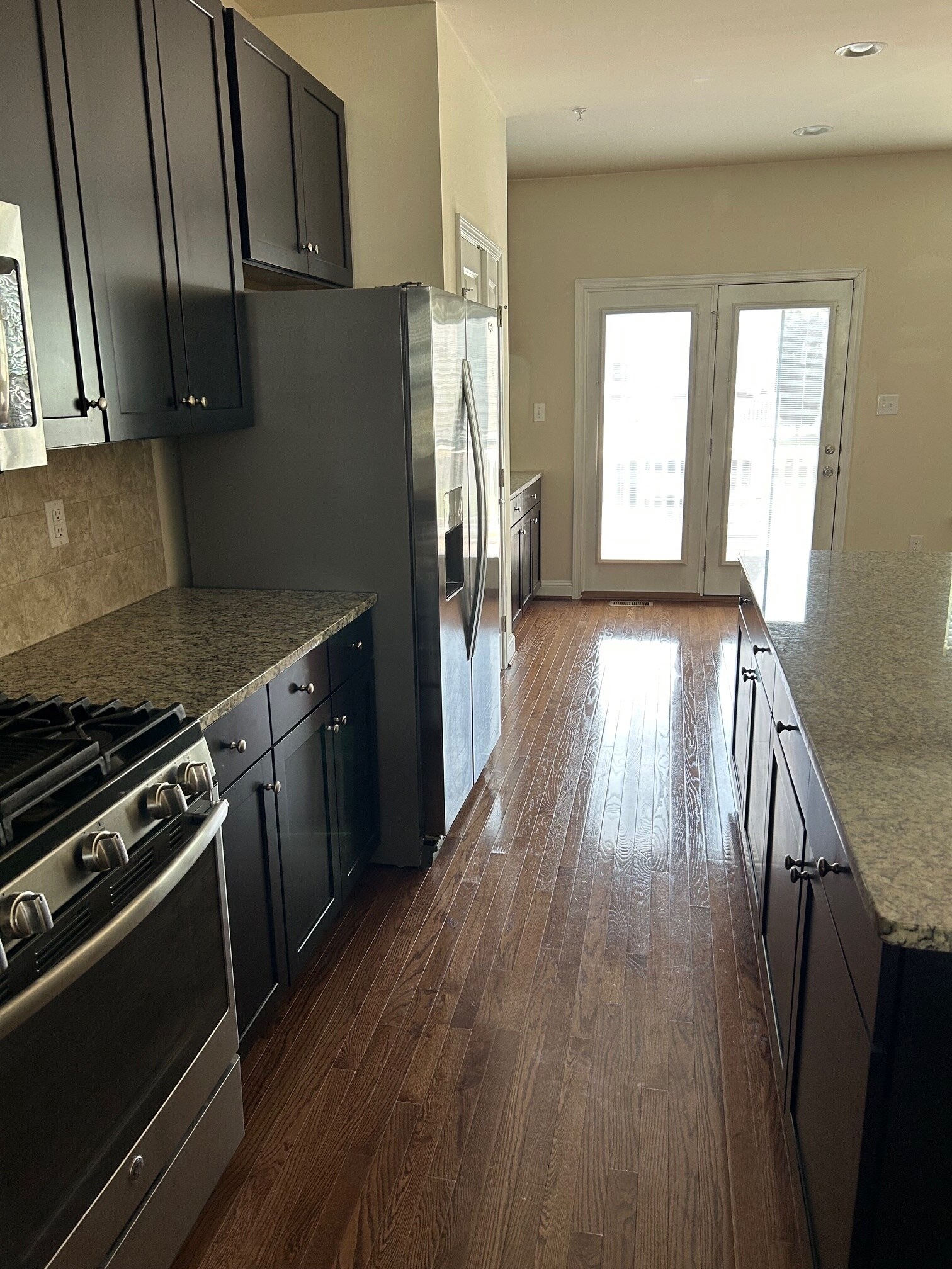 2nd Floor Gas Stove - 211 Quarry Point Rd