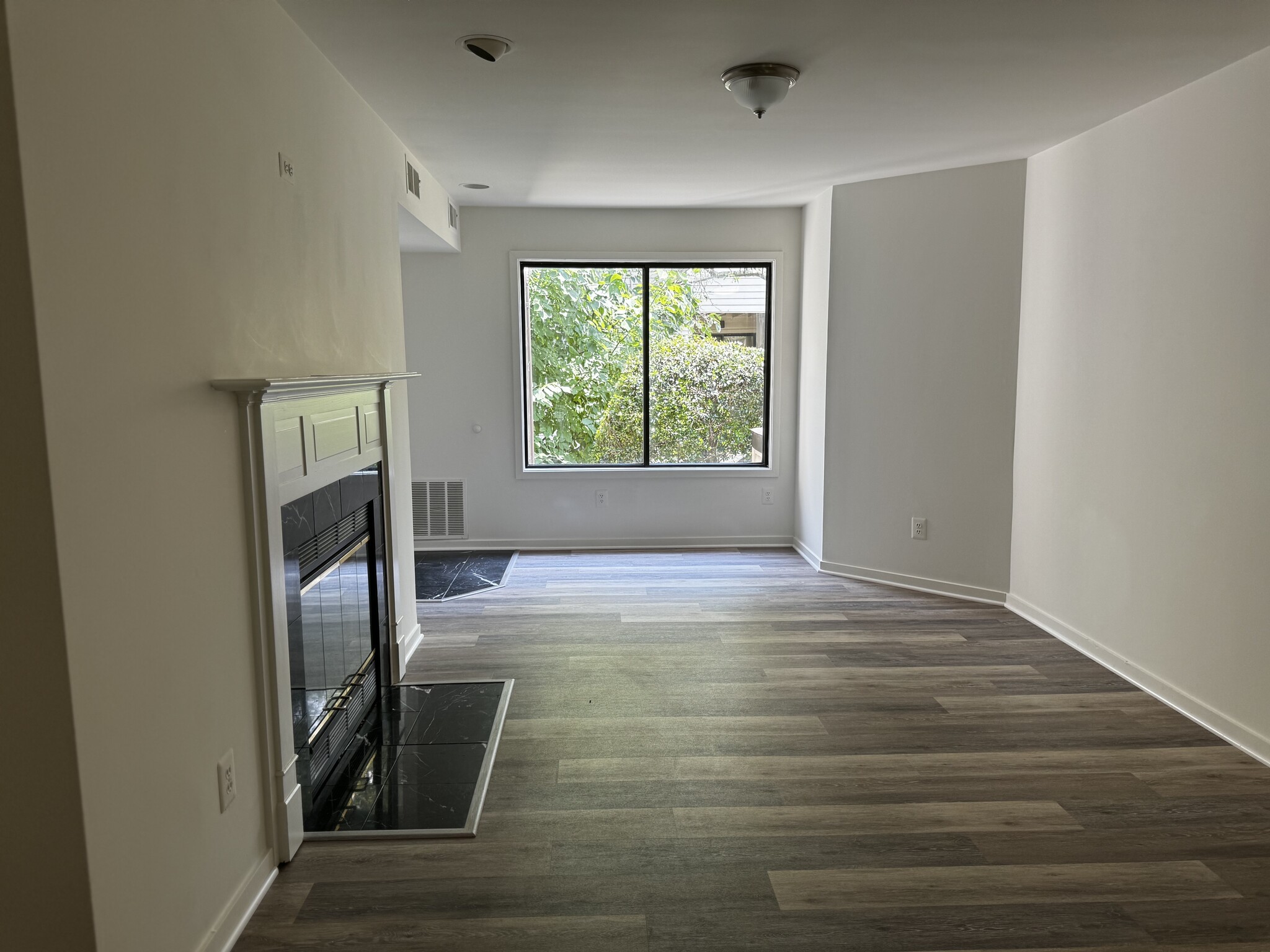 Building Photo - 9962 Hellingly Pl