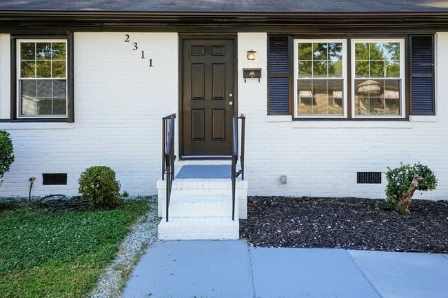 Building Photo - Three Bedroom Home!