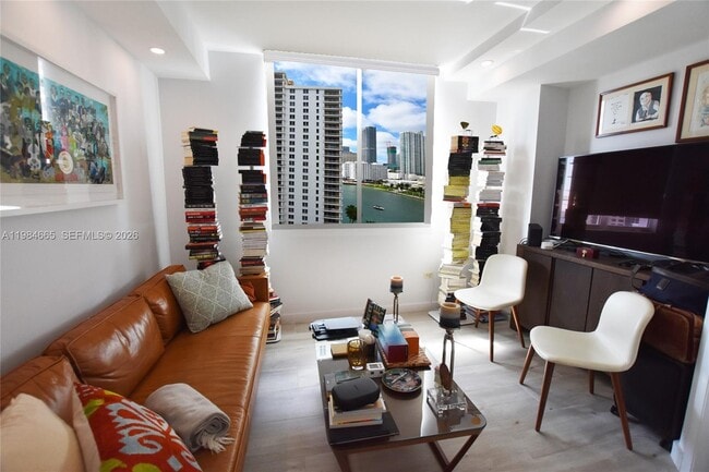 Building Photo - 801 Brickell Key Blvd
