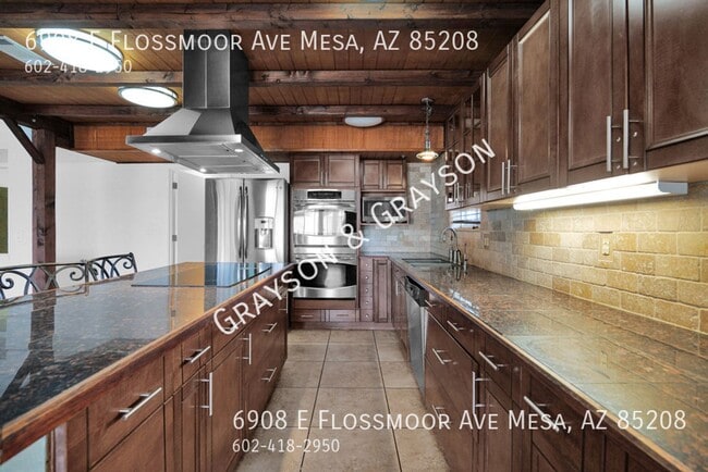 Building Photo - Stunning Two-Bedroom Home Ready for Immediate Move-In!