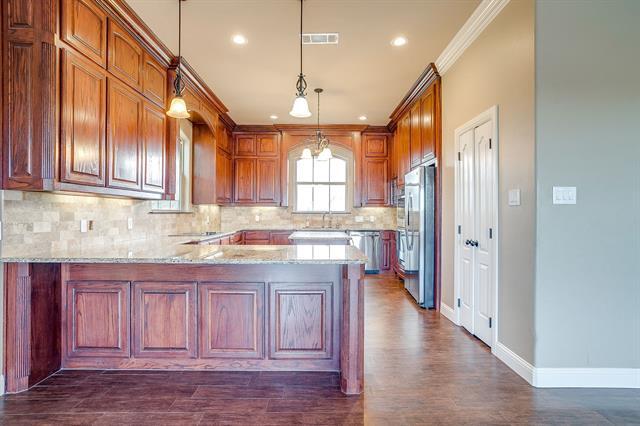 Building Photo - 1600 Oak Ridge Estates