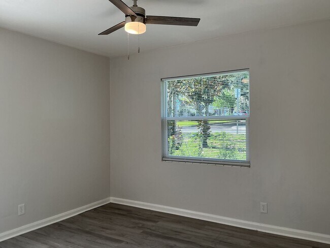 Building Photo - Shaw - 210/212 Allamanda